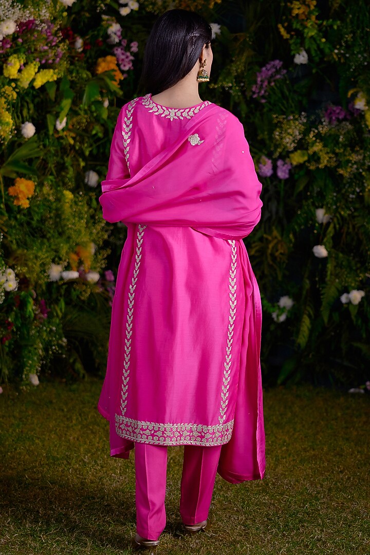 Fuchsia Pink Silk Chanderi Thread Embroidered Kurta Set by Shyam Narayan Prasad at Pernia's Pop Up Shop
