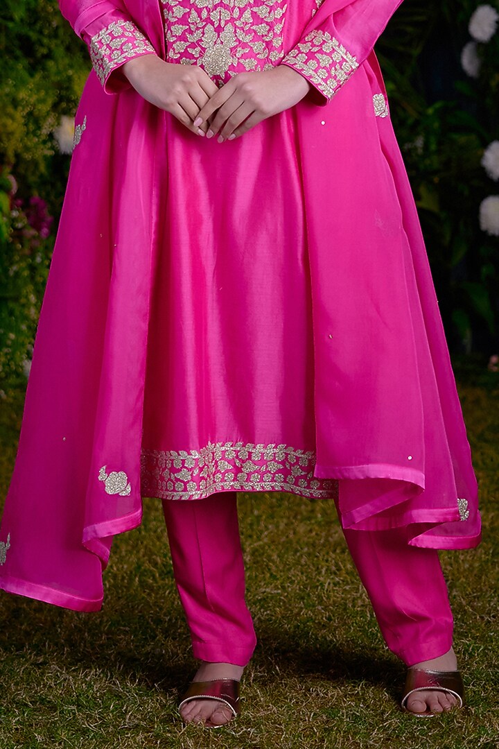 Fuchsia Pink Silk Chanderi Thread Embroidered Kurta Set by Shyam Narayan Prasad at Pernia's Pop Up Shop