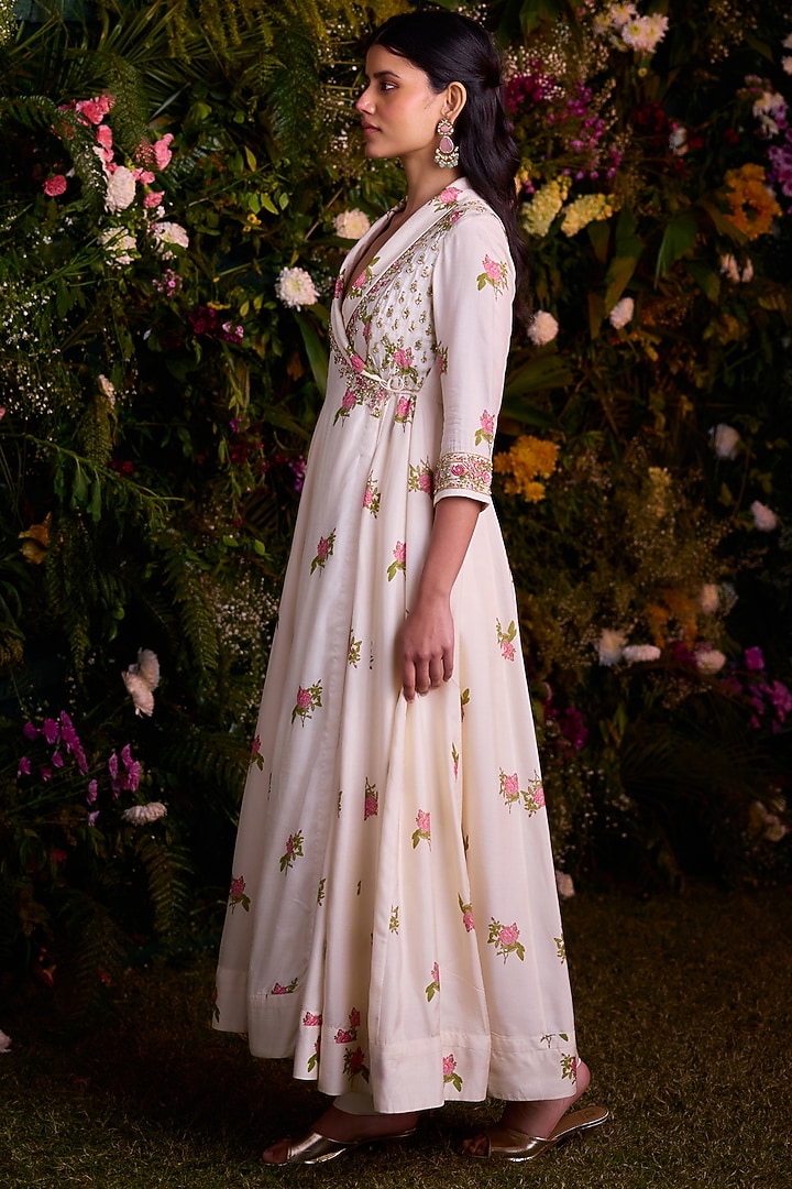 Ivory Dola Silk Block Printed & Zardosi Embroidered Angrakha Kurta Set by Shyam Narayan Prasad at Pernia's Pop Up Shop