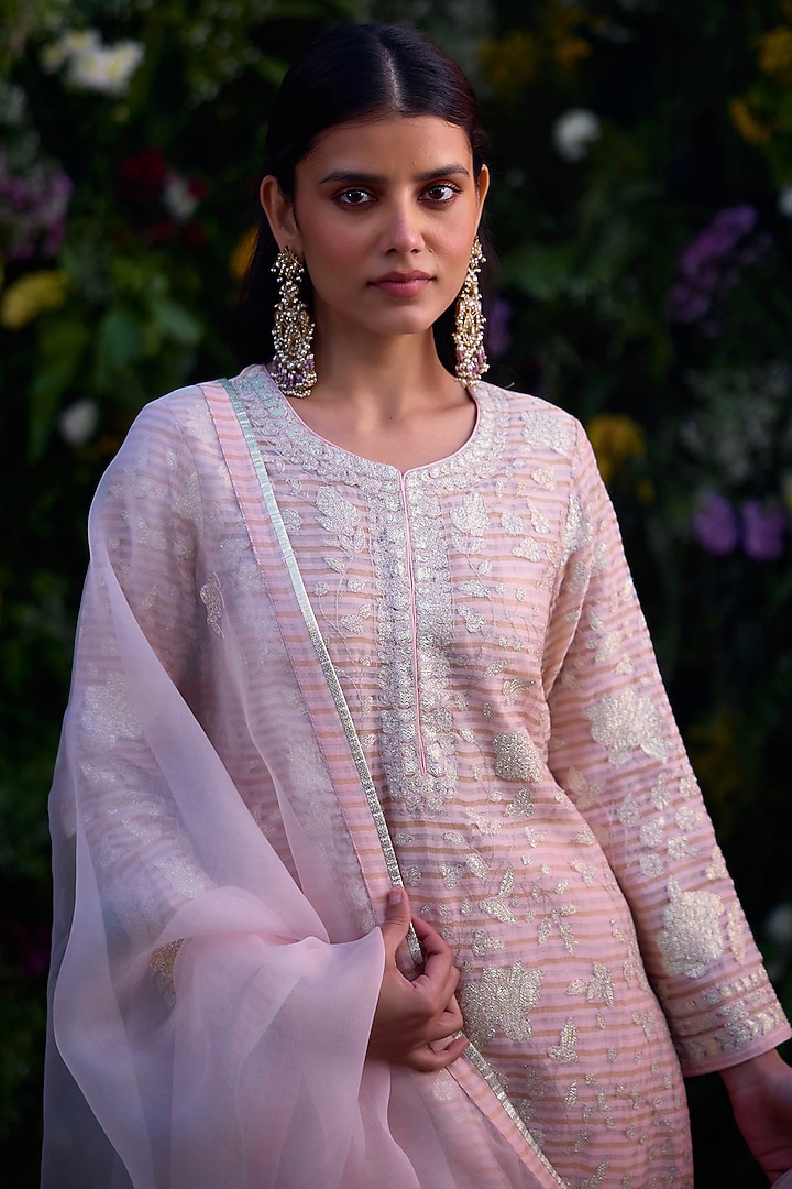 Light Pink Silk Chanderi Thread Embroidered Kurta Set by Shyam Narayan Prasad at Pernia's Pop Up Shop