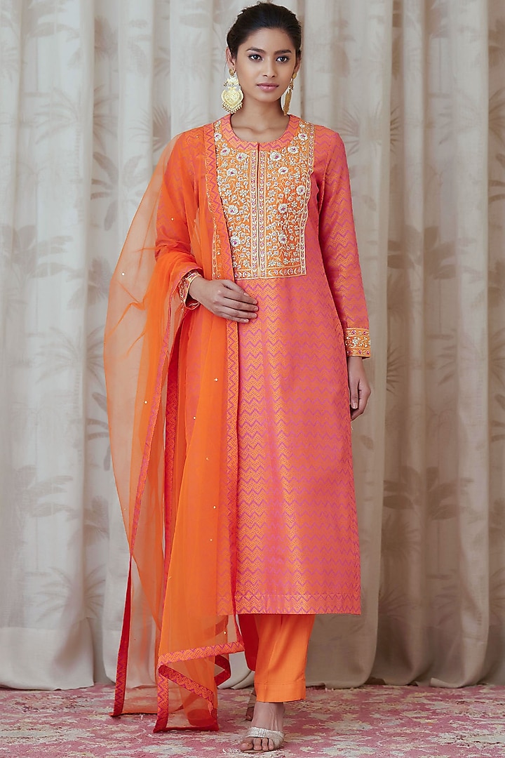 Orange Embroidered Kurta Set by Shyam Narayan Prasad at Pernia's Pop Up Shop