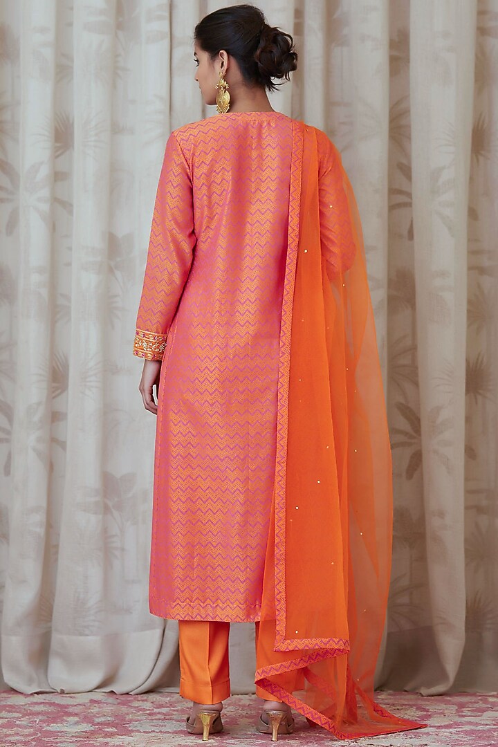 Orange Embroidered Kurta Set by Shyam Narayan Prasad at Pernia's Pop Up Shop