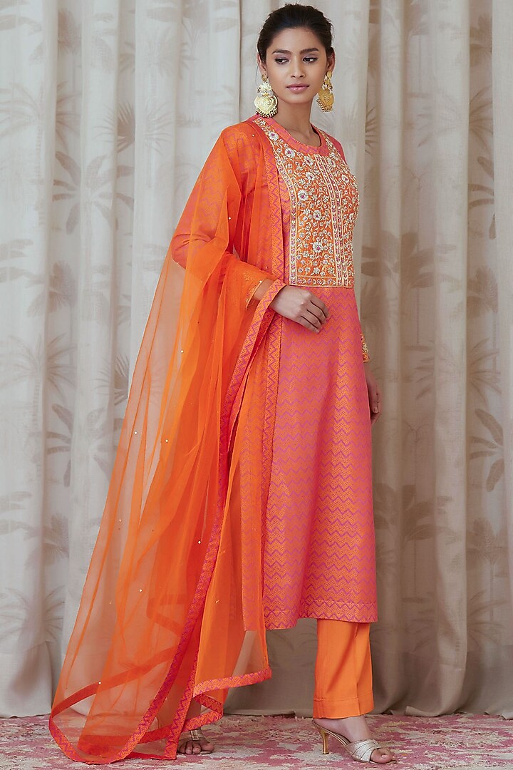 Orange Embroidered Kurta Set by Shyam Narayan Prasad at Pernia's Pop Up Shop