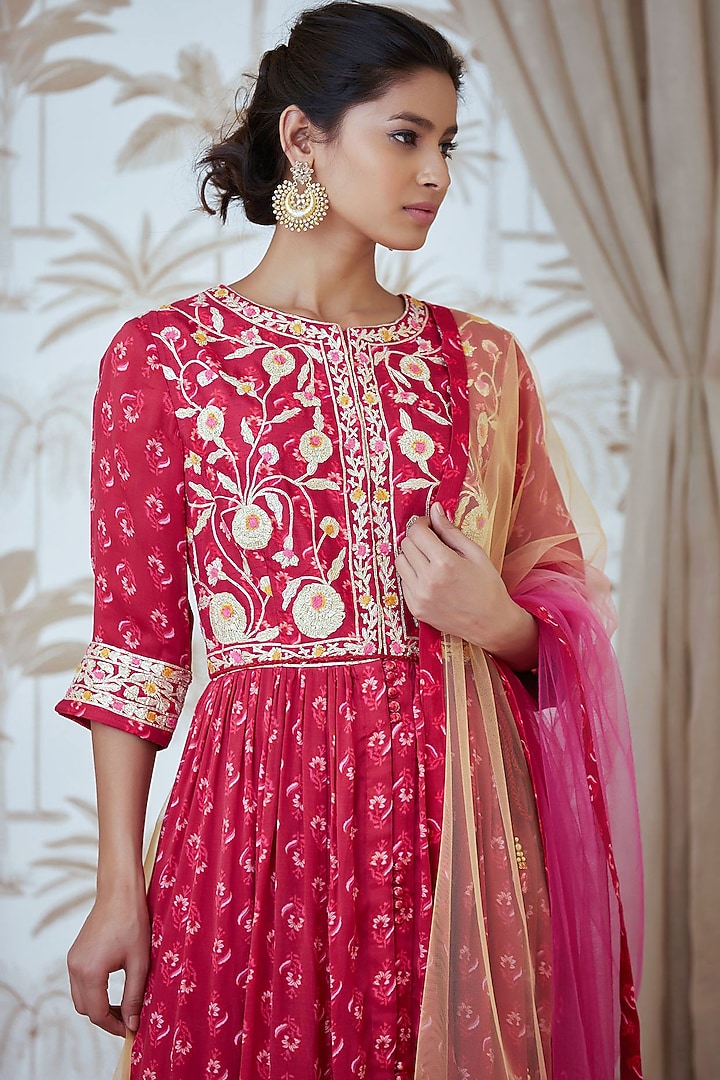 Maroon Printed & Embroidered Party Wear Anarkali Set by Shyam Narayan Prasad at Pernia's Pop Up Shop