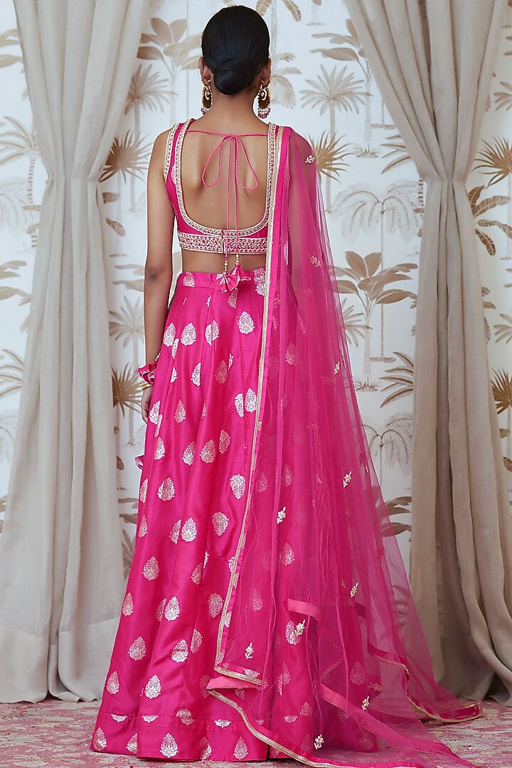 Magenta Embroidered Wedding Lehenga Set by Shyam Narayan Prasad at Pernia's Pop Up Shop