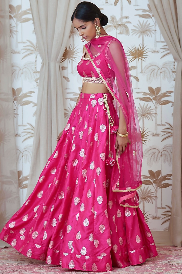 Magenta Embroidered Wedding Lehenga Set by Shyam Narayan Prasad at Pernia's Pop Up Shop
