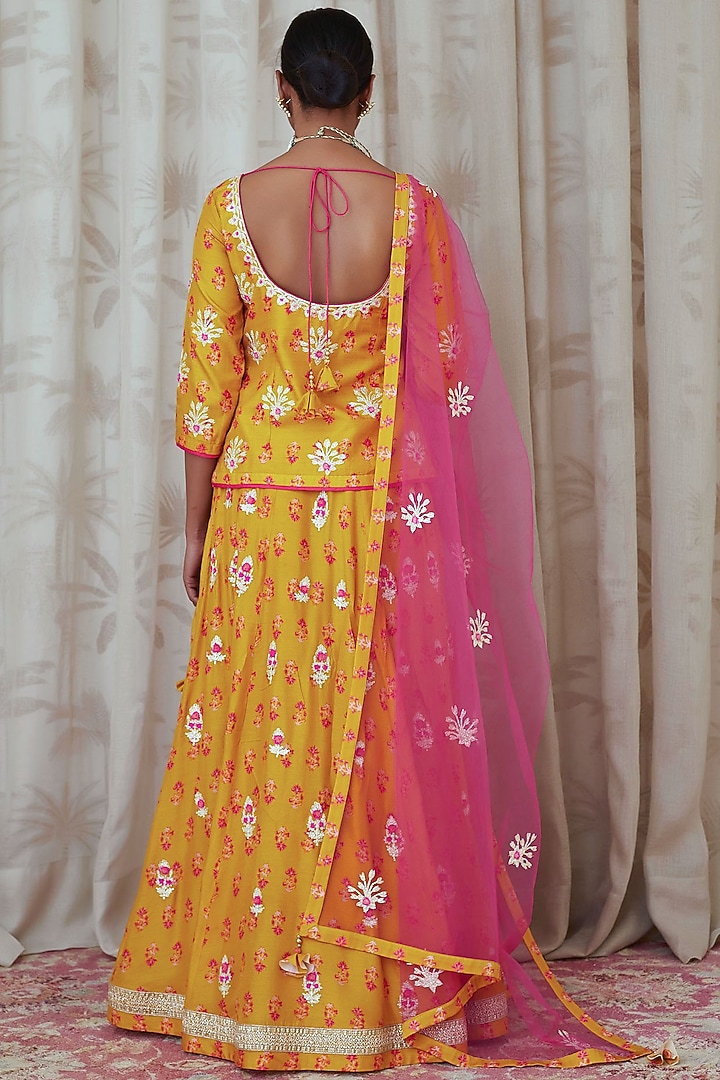 Mustard Printed And Embroidered Kurta Set by Shyam Narayan Prasad at Pernia's Pop Up Shop