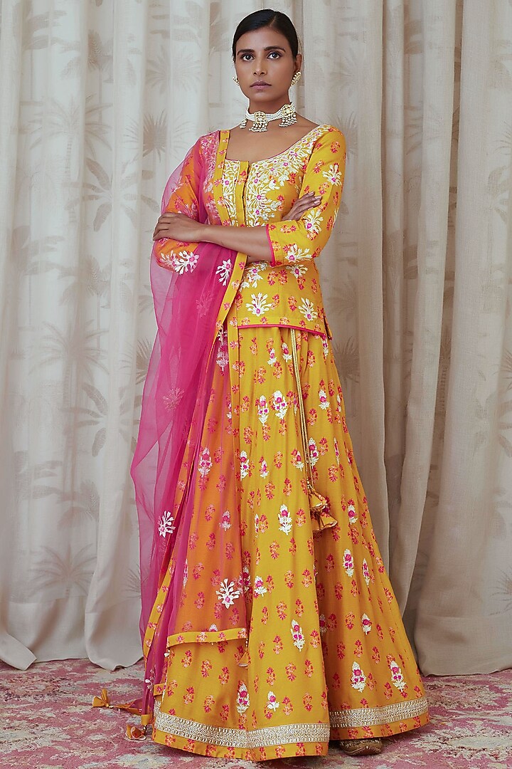 Mustard Printed And Embroidered Kurta Set by Shyam Narayan Prasad at Pernia's Pop Up Shop