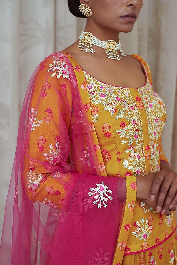 Mustard Printed And Embroidered Kurta Set by Shyam Narayan Prasad at Pernia's Pop Up Shop