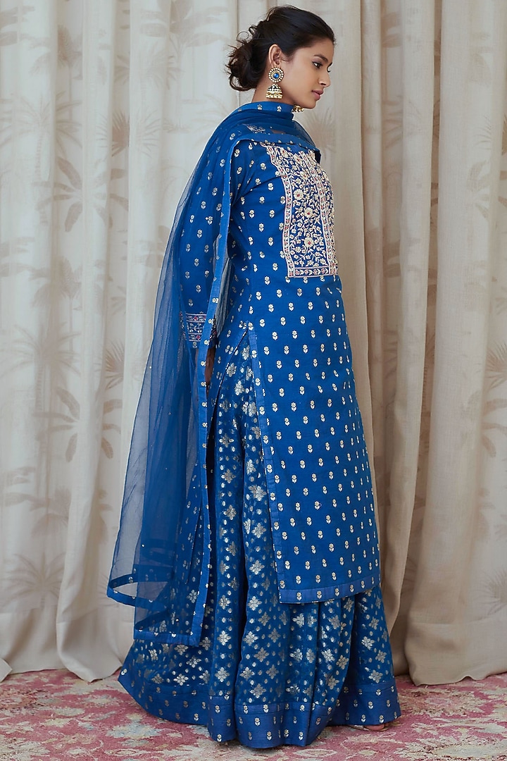 Royal Blue Embroidered Kurta Set by Shyam Narayan Prasad at Pernia's Pop Up Shop