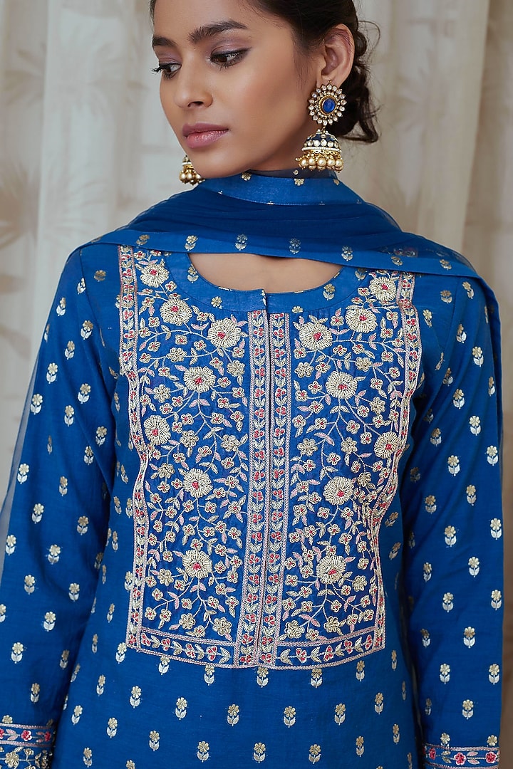 Royal Blue Embroidered Kurta Set by Shyam Narayan Prasad at Pernia's Pop Up Shop
