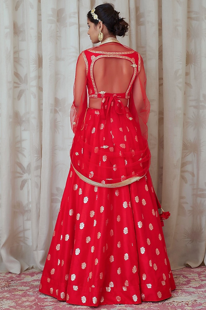 Red Embroidered Wedding Lehenga Set by Shyam Narayan Prasad at Pernia's Pop Up Shop