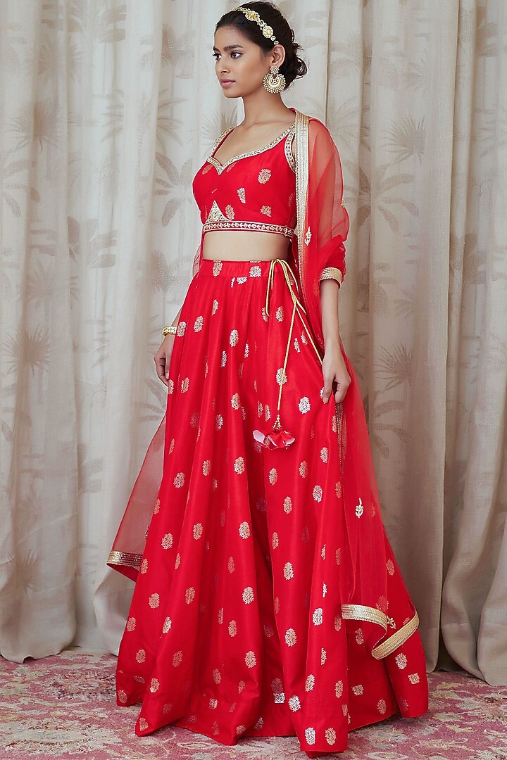 Red Embroidered Wedding Lehenga Set by Shyam Narayan Prasad at Pernia's Pop Up Shop