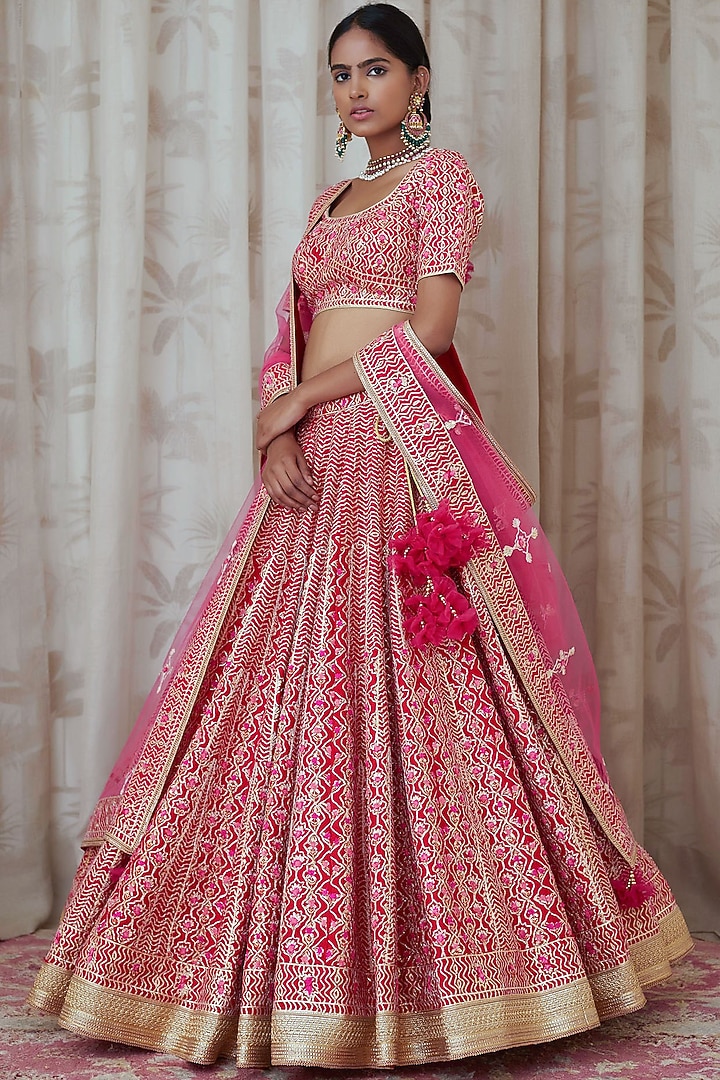 Red Embroidered Wedding Lehenga Set by Shyam Narayan Prasad at Pernia's Pop Up Shop