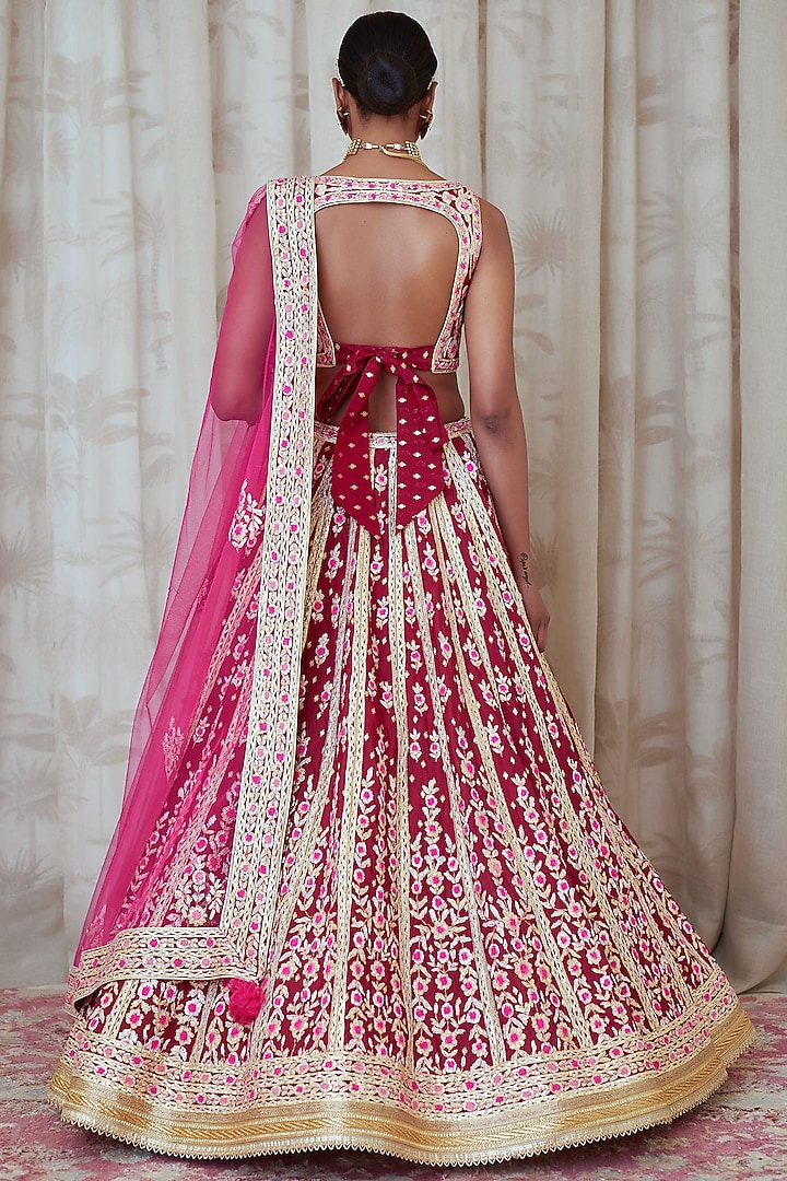Maroon Embroidered Wedding Lehenga Set by Shyam Narayan Prasad at Pernia's Pop Up Shop