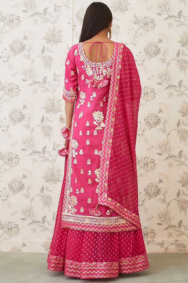 Magenta Embroidered Kurta Set by Shyam Narayan Prasad at Pernia's Pop Up Shop