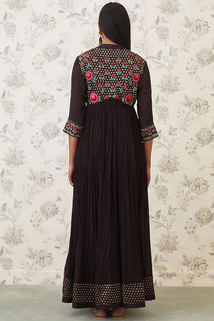 Black Embroidered Angrakha Kurta Set by Shyam Narayan Prasad at Pernia's Pop Up Shop