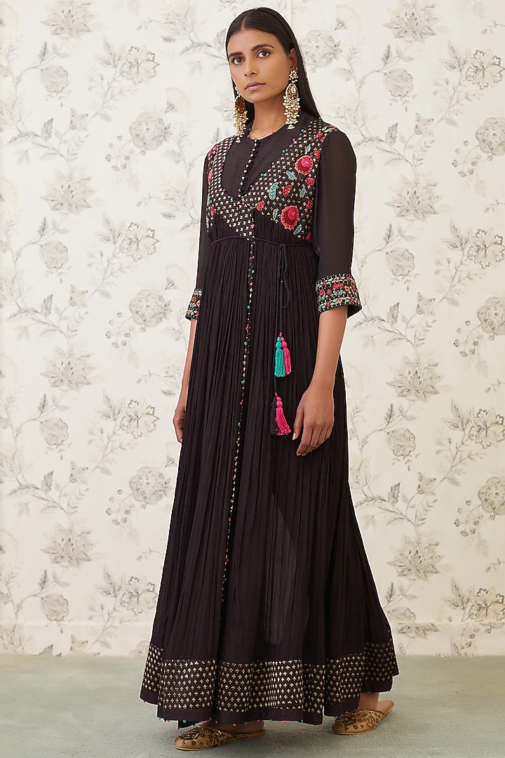 Black Embroidered Angrakha Kurta Set by Shyam Narayan Prasad at Pernia's Pop Up Shop