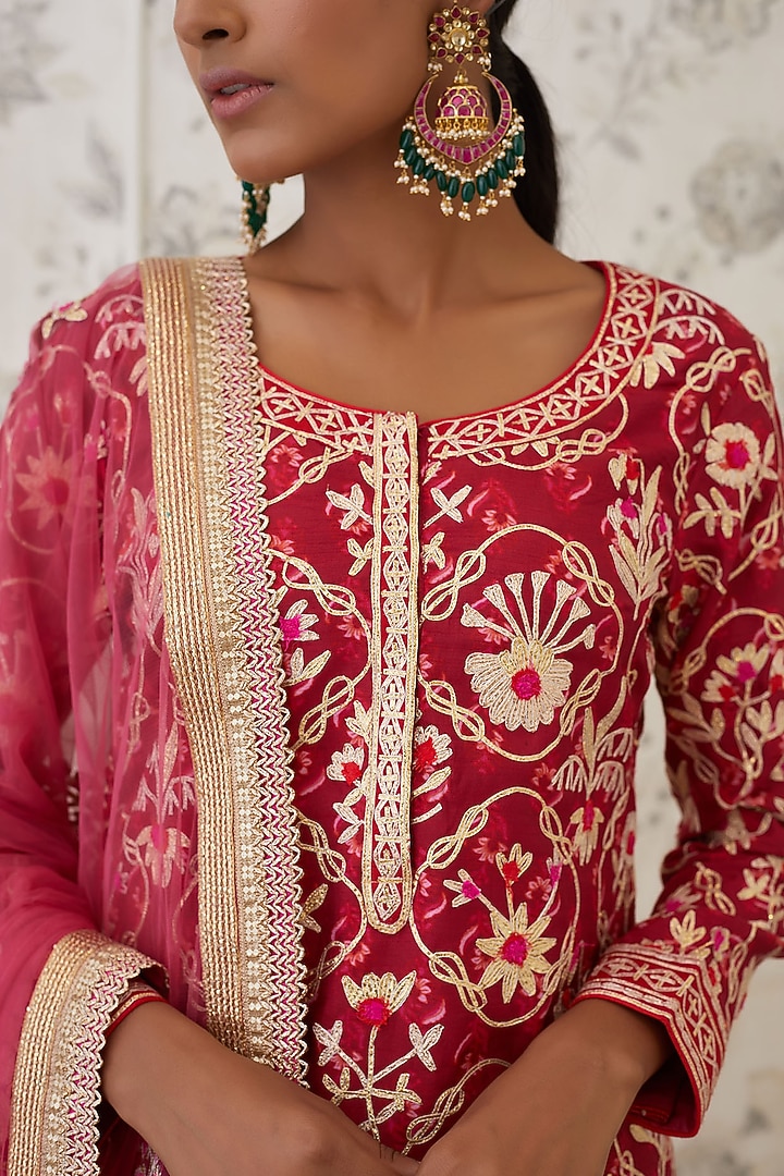 Maroon & Coral Embroidered Kurta Set by Shyam Narayan Prasad at Pernia's Pop Up Shop