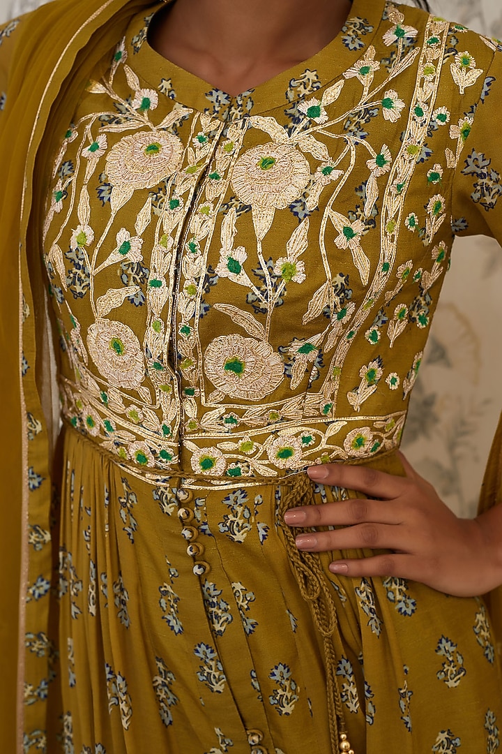Olive Green Embroidered Party Wear Anarkali Set by Shyam Narayan Prasad at Pernia's Pop Up Shop