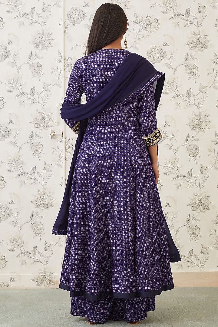Midnight Blue Embroidered Kurta Set by Shyam Narayan Prasad at Pernia's Pop Up Shop