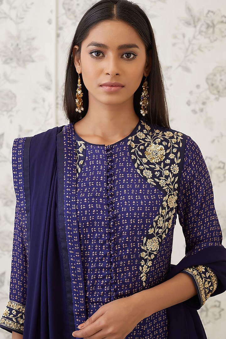 Midnight Blue Embroidered Kurta Set by Shyam Narayan Prasad at Pernia's Pop Up Shop