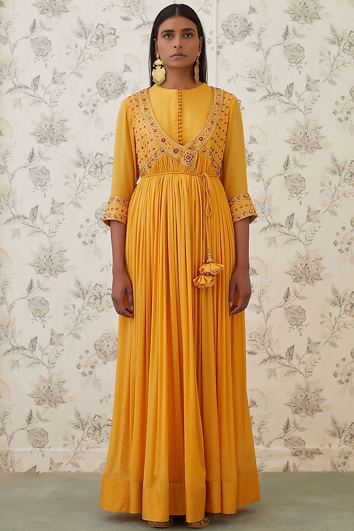 Mango Yellow Embroidered Angrakha Kurta Set by Shyam Narayan Prasad at Pernia's Pop Up Shop