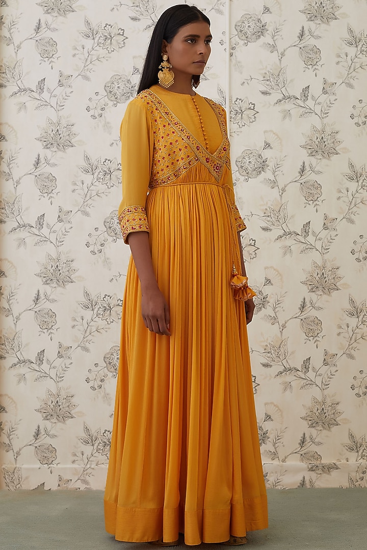 Mango Yellow Embroidered Angrakha Kurta Set by Shyam Narayan Prasad at Pernia's Pop Up Shop