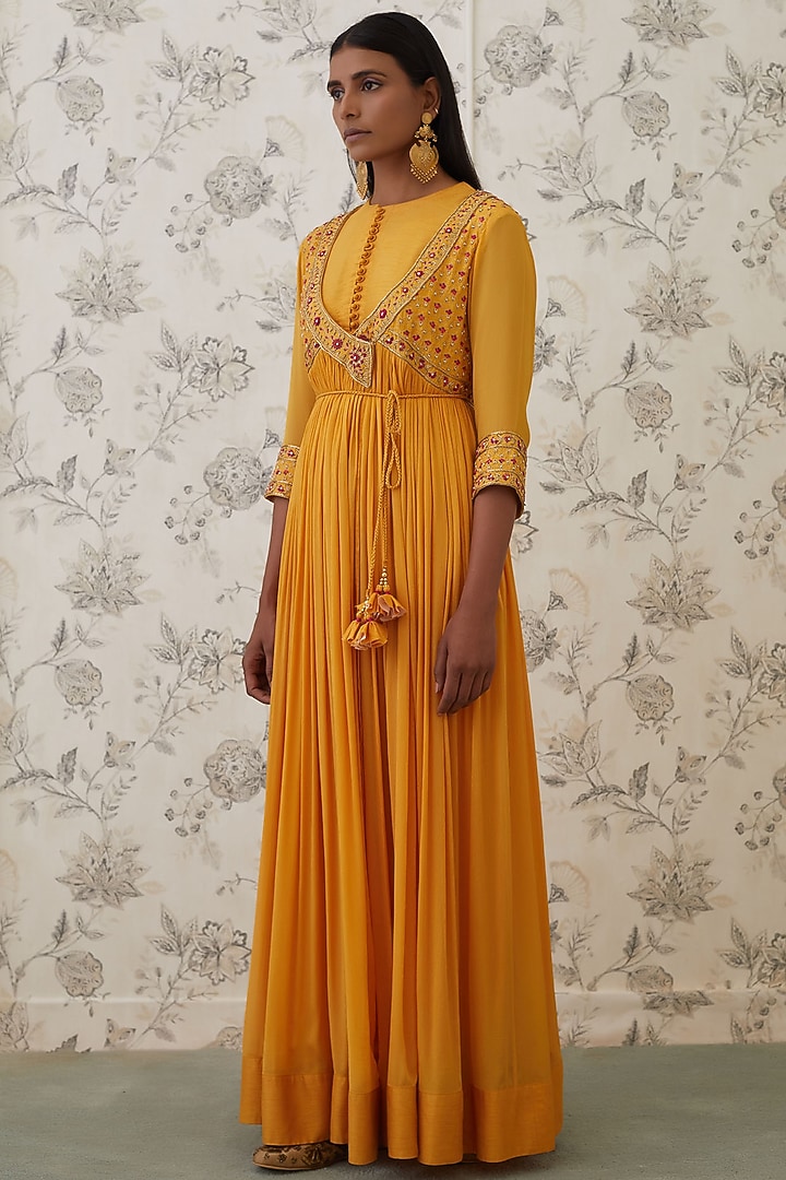Mango Yellow Embroidered Angrakha Kurta Set by Shyam Narayan Prasad at Pernia's Pop Up Shop