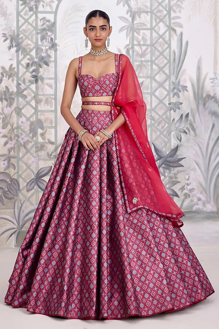 Red-Brown Banarasi Silk Brocade Pleated Wedding Lehenga Set by Shyam Narayan Prasad at Pernia's Pop Up Shop