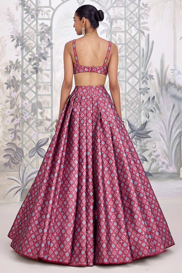 Red-Brown Banarasi Silk Brocade Pleated Wedding Lehenga Set by Shyam Narayan Prasad at Pernia's Pop Up Shop
