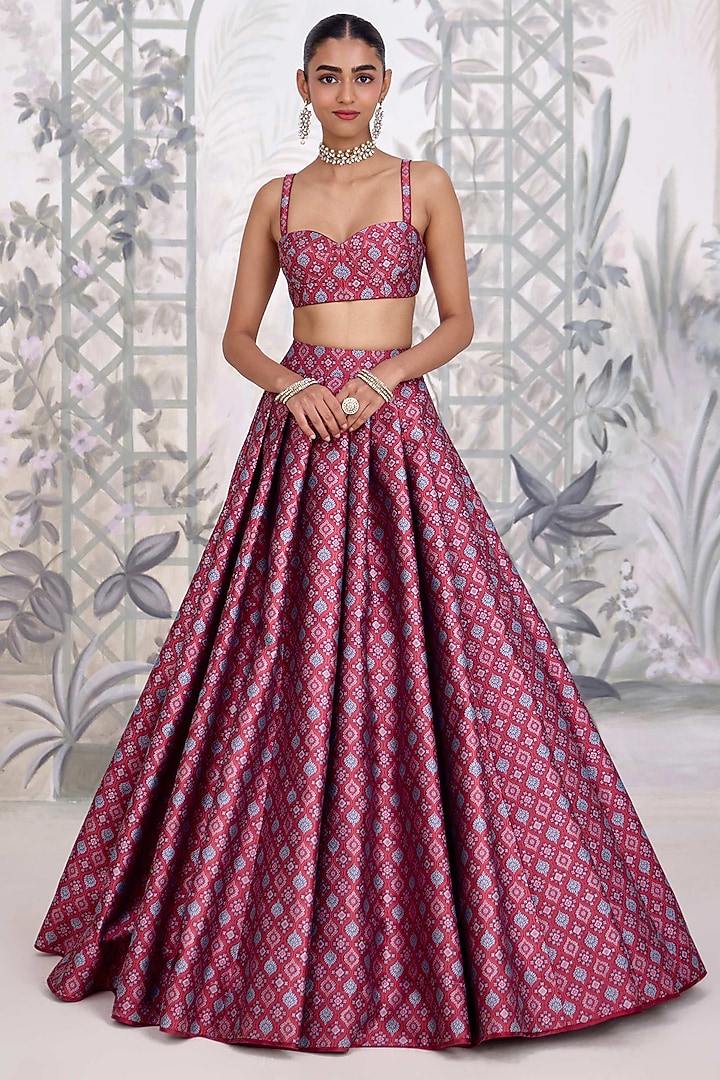 Red-Brown Banarasi Silk Brocade Pleated Wedding Lehenga Set by Shyam Narayan Prasad at Pernia's Pop Up Shop