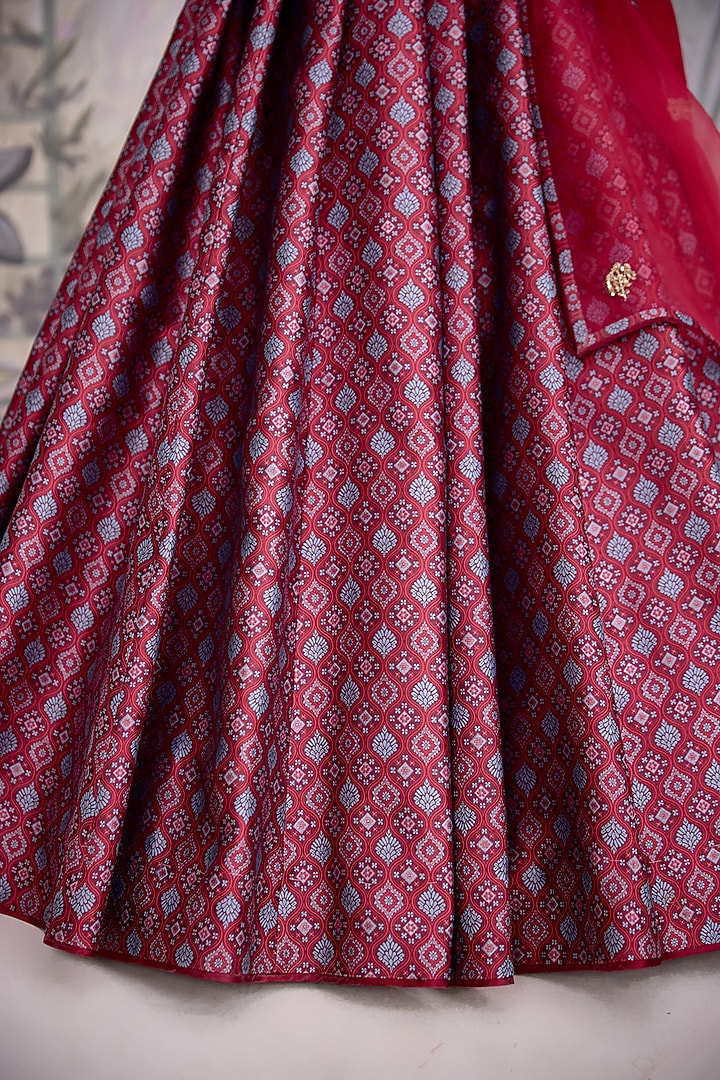 Red-Brown Banarasi Silk Brocade Pleated Wedding Lehenga Set by Shyam Narayan Prasad at Pernia's Pop Up Shop