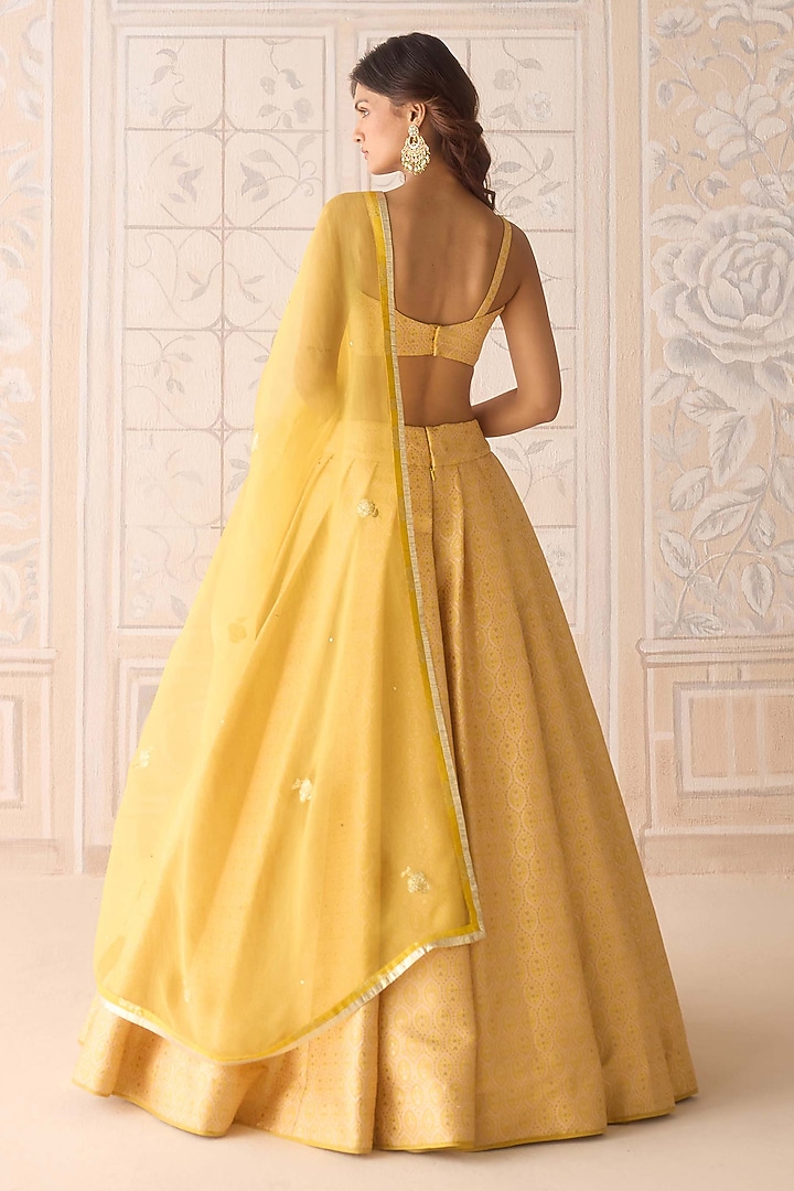 Primrose Yellow Brocade Pleated Wedding Lehenga Set by Shyam Narayan Prasad at Pernia's Pop Up Shop