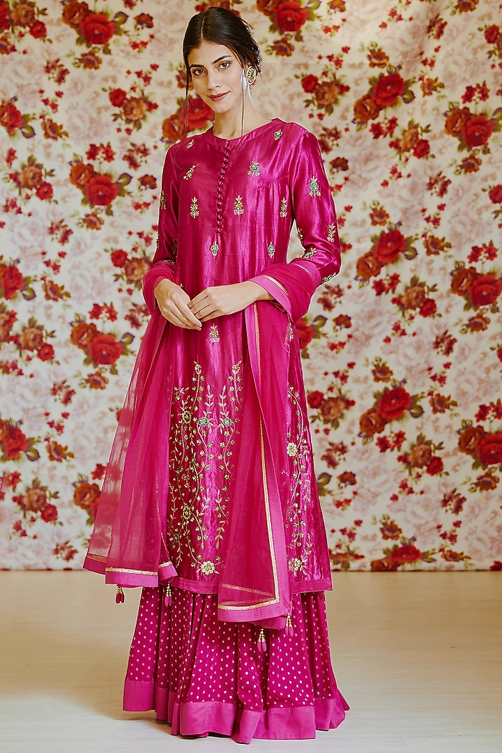 Pink Embroidered Kurta Set by Shyam Narayan Prasad