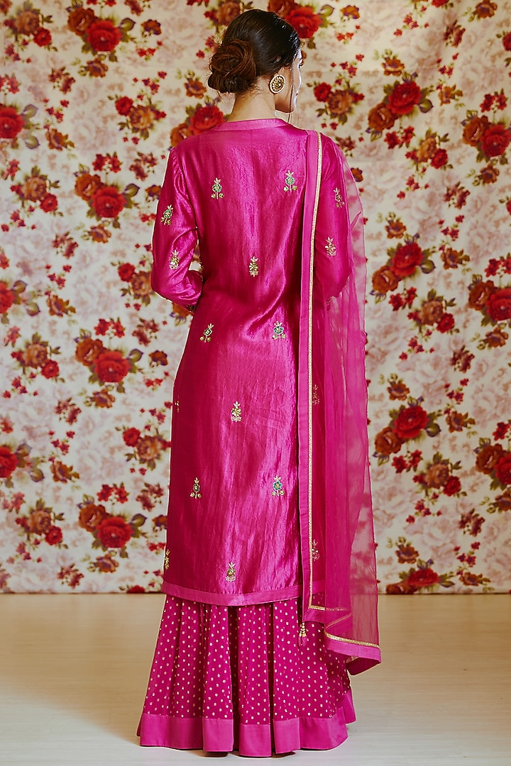 Pink Embroidered Kurta Set by Shyam Narayan Prasad at Pernia's Pop Up Shop