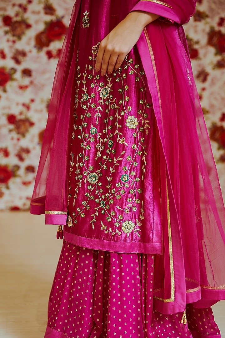 Pink Embroidered Kurta Set by Shyam Narayan Prasad at Pernia's Pop Up Shop