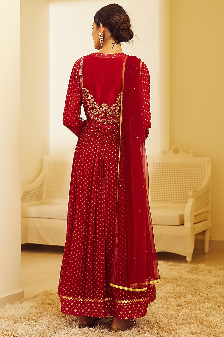 Maroon Embroidered Wedding Anarkali Set by Shyam Narayan Prasad at Pernia's Pop Up Shop