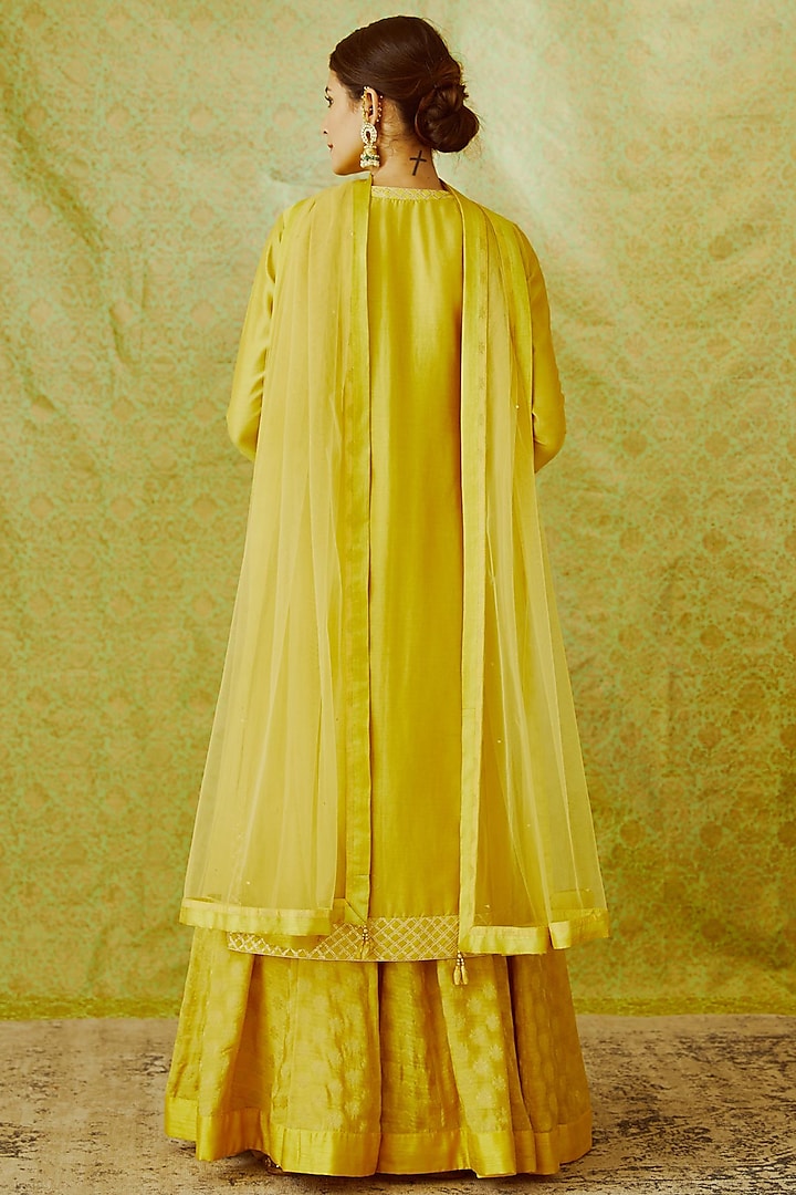 Dandelion Yellow Embroidered Wedding Lehenga Set by Shyam Narayan Prasad at Pernia's Pop Up Shop