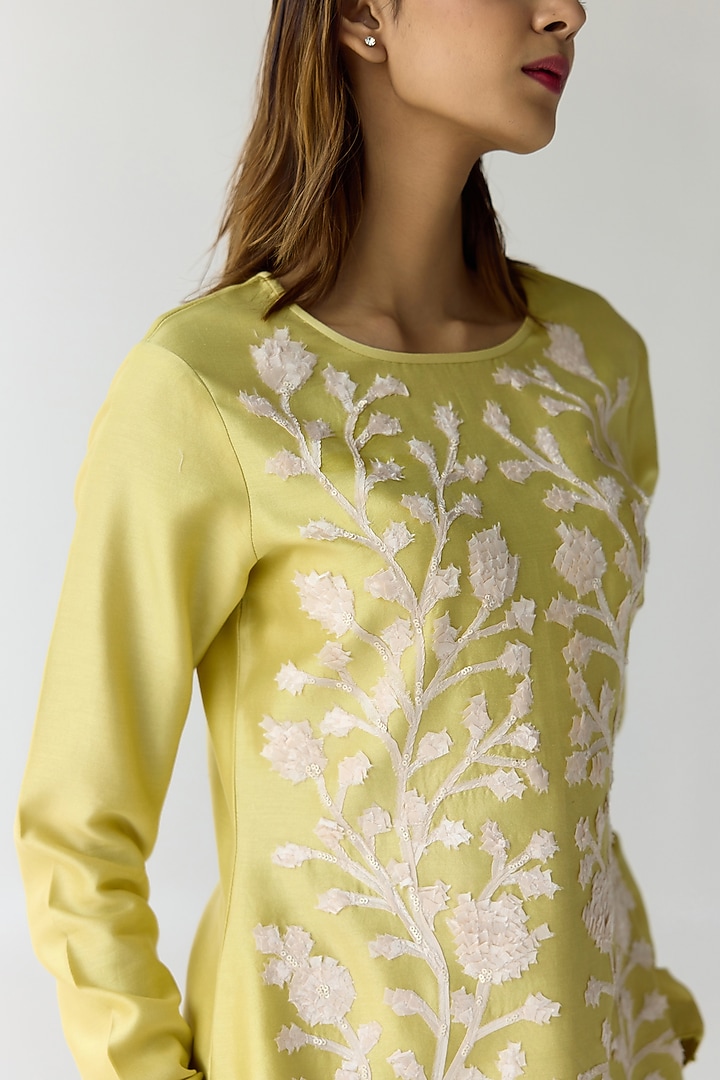 Custard Yellow Georgette Hand Embroidered Kurta Set by Shyam Narayan Prasad at Pernia's Pop Up Shop