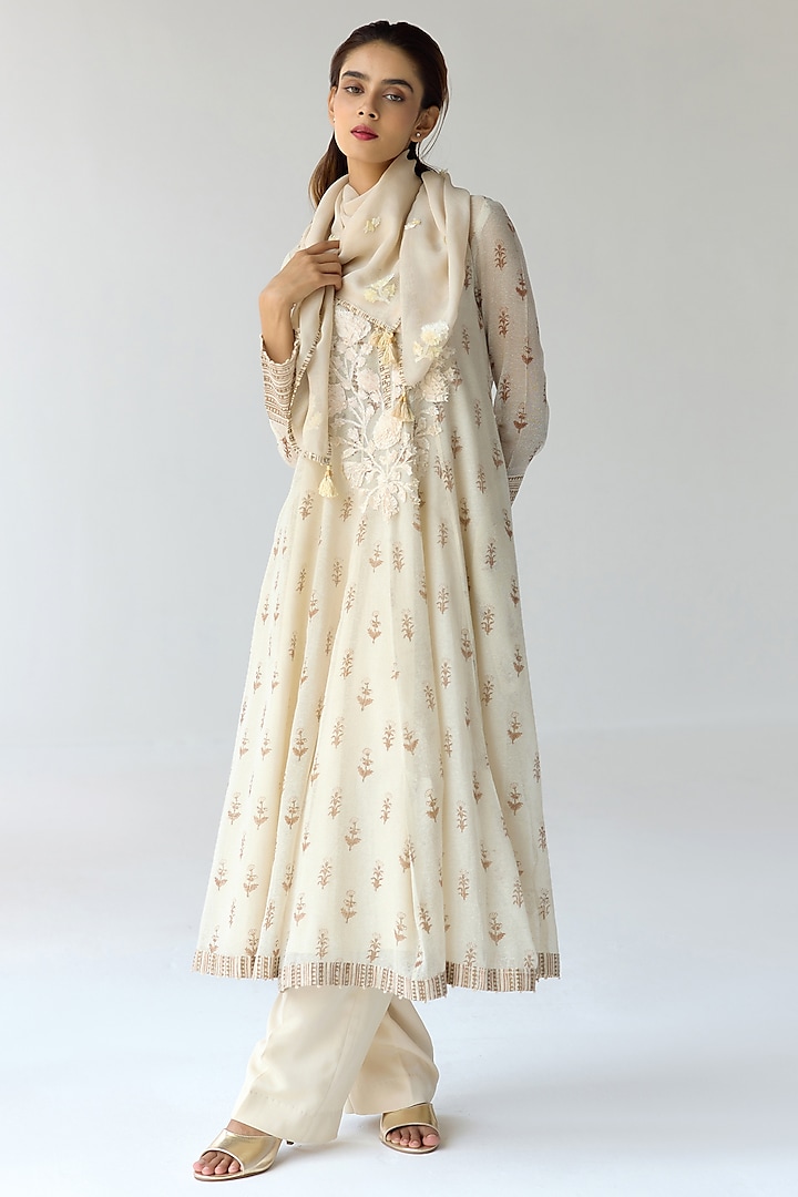 Antique White Georgette Hand Block Printed & Embroidered Kurta Set by Shyam Narayan Prasad at Pernia's Pop Up Shop