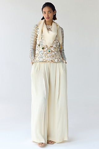Almond White Georgette Co-Ord Set by Shyam Narayan Prasad