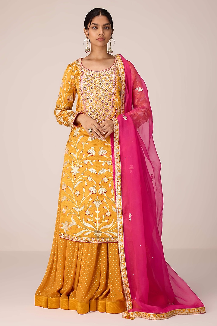 Mustard Yellow Chinon Thread Embroidered Kurta Set by Shyam Narayan Prasad at Pernia's Pop Up Shop