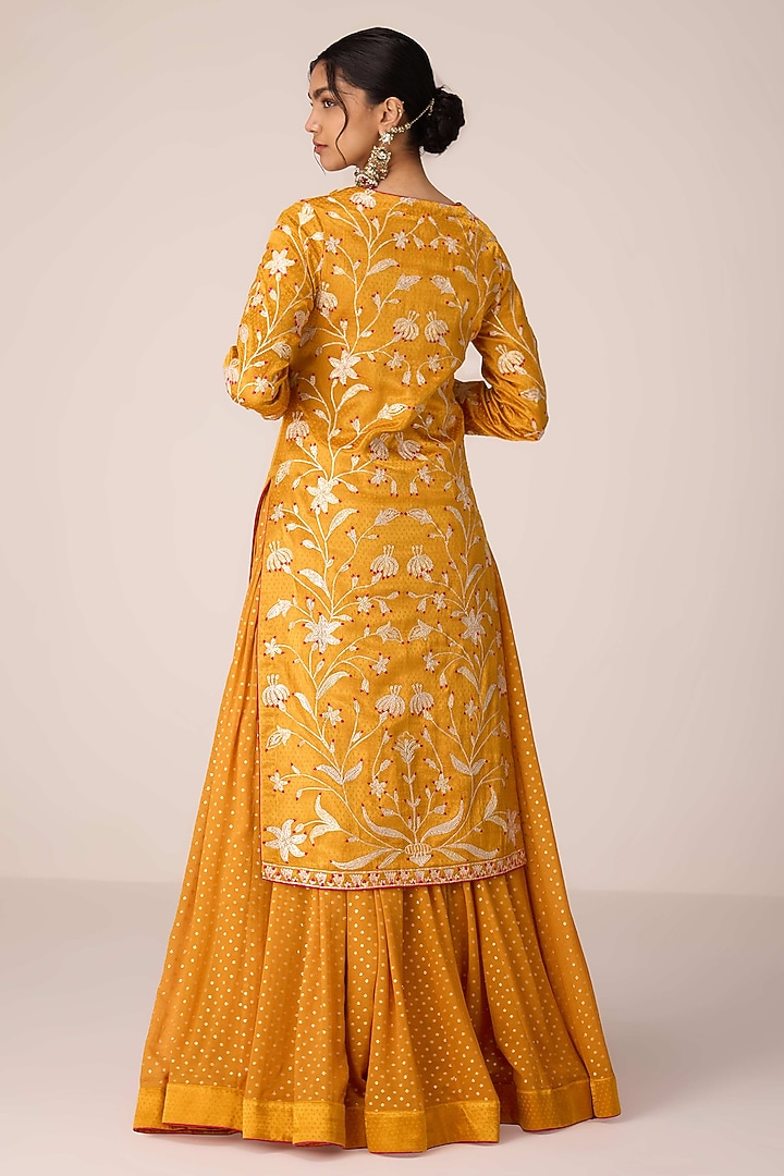 Mustard Yellow Chinon Thread Embroidered Kurta Set by Shyam Narayan Prasad at Pernia's Pop Up Shop