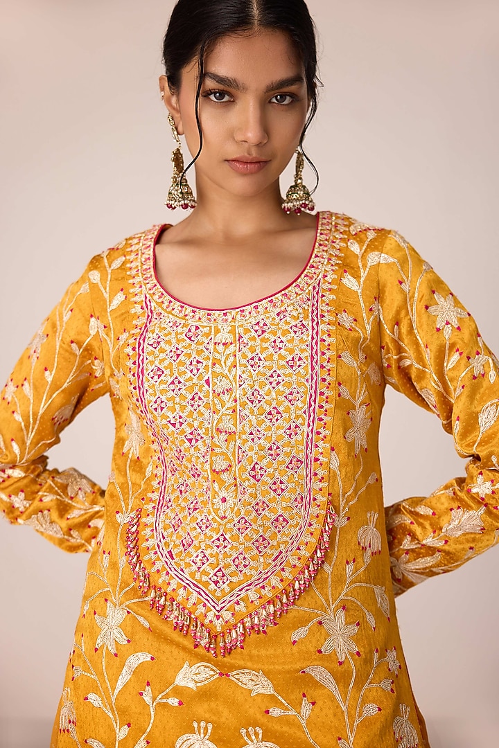 Mustard Yellow Chinon Thread Embroidered Kurta Set by Shyam Narayan Prasad at Pernia's Pop Up Shop