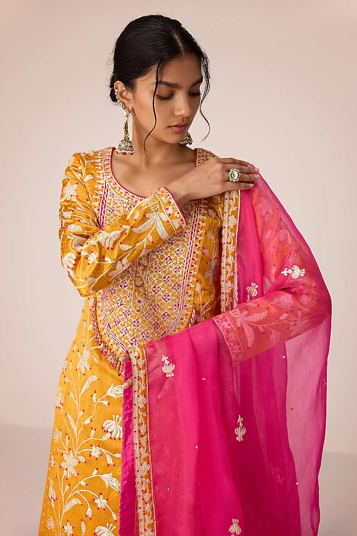 Mustard Yellow Chinon Thread Embroidered Kurta Set by Shyam Narayan Prasad at Pernia's Pop Up Shop