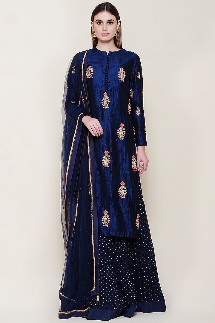 Midnight Blue Embroidered Kurta Set by Shyam Narayan Prasad