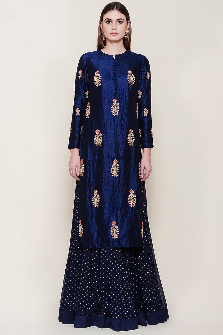 Midnight Blue Embroidered Kurta Set by Shyam Narayan Prasad at Pernia's Pop Up Shop