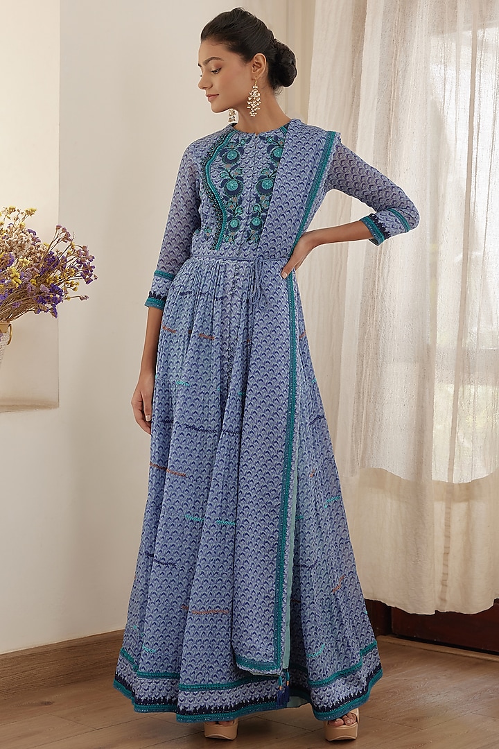 Blue Embroidered Anarkali Set by Shyam Narayan Prasad at Pernia's Pop Up Shop