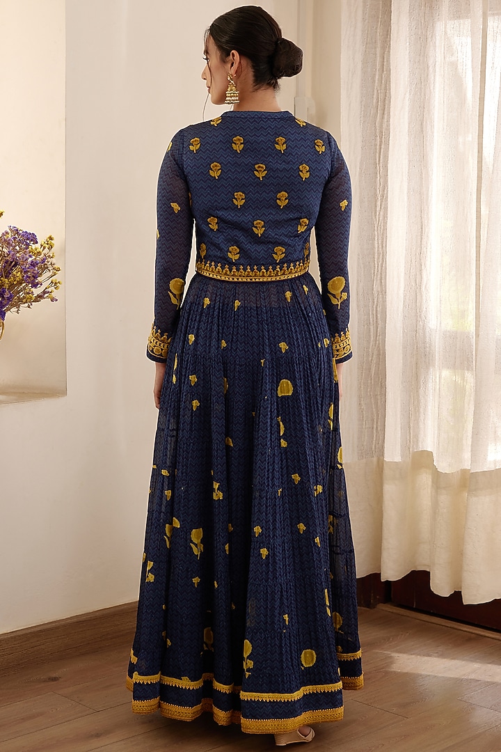 Purple Embroidered Wedding Anarkali Set by Shyam Narayan Prasad at Pernia's Pop Up Shop